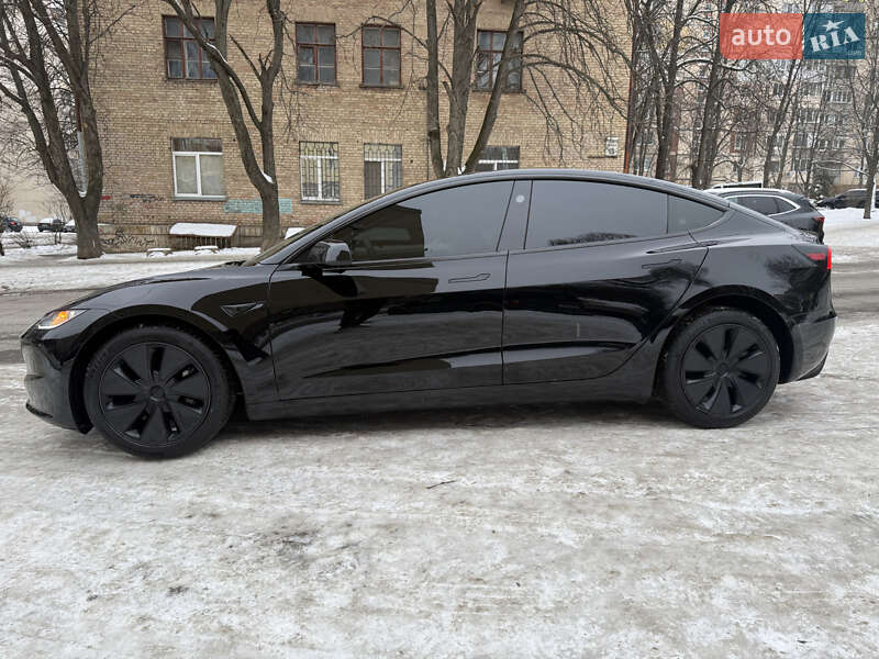Седан Tesla Model 3 2024 в Києві