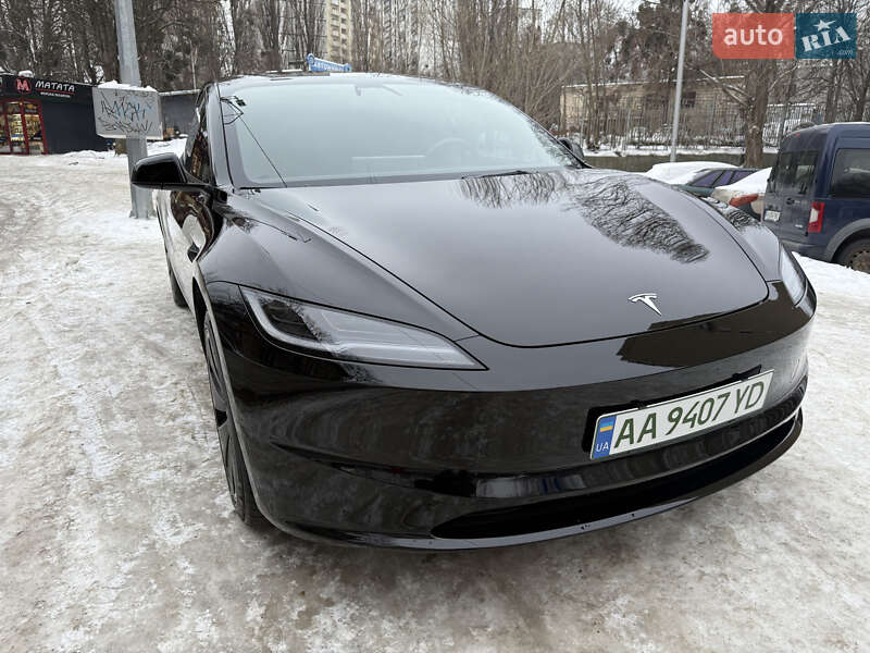 Седан Tesla Model 3 2024 в Києві