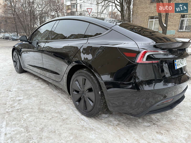 Седан Tesla Model 3 2024 в Києві