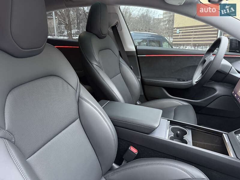 Седан Tesla Model 3 2024 в Києві