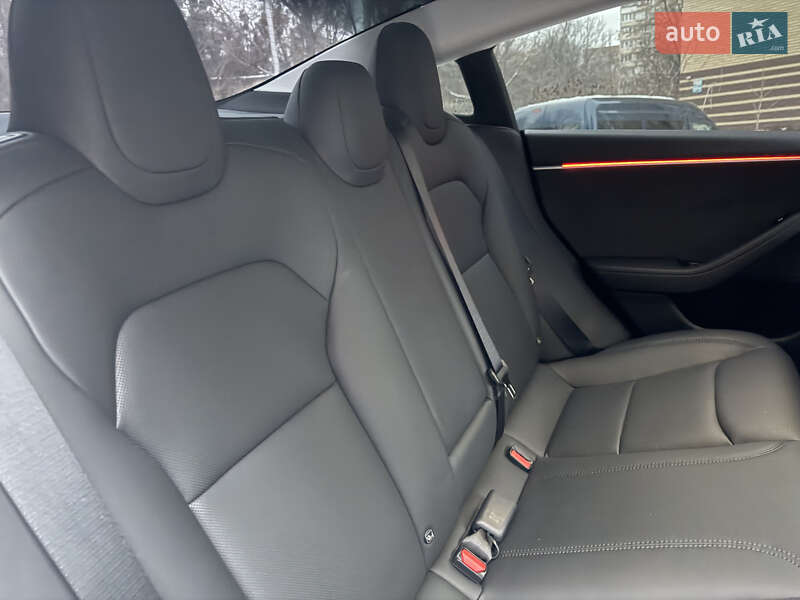 Седан Tesla Model 3 2024 в Києві