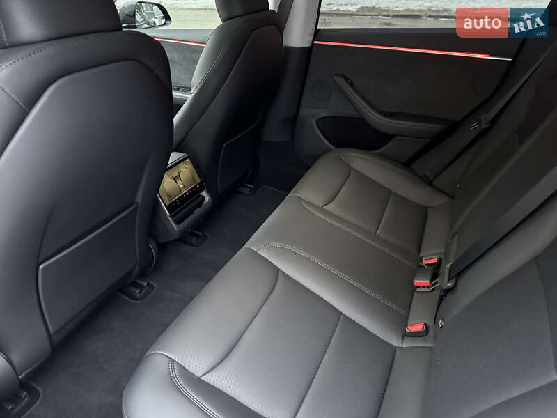 Седан Tesla Model 3 2024 в Києві