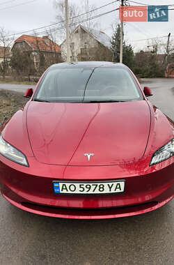 Седан Tesla Model 3 2024 в Ужгороді
