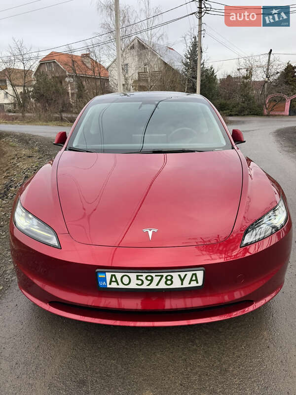Седан Tesla Model 3 2024 в Ужгороде