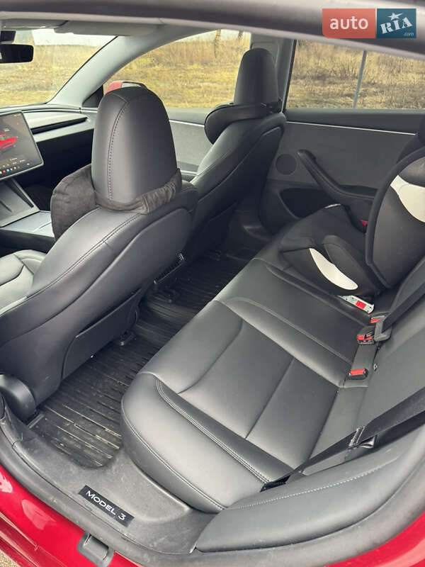 Седан Tesla Model 3 2024 в Ужгороде