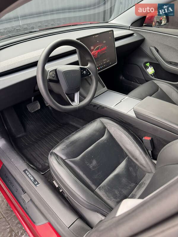 Седан Tesla Model 3 2024 в Ужгороде