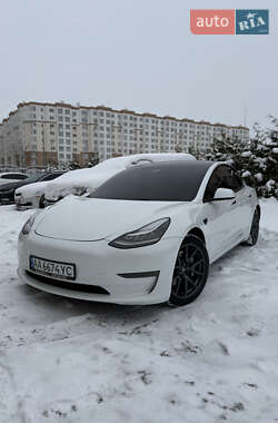 Седан Tesla Model 3 2021 в Киеве