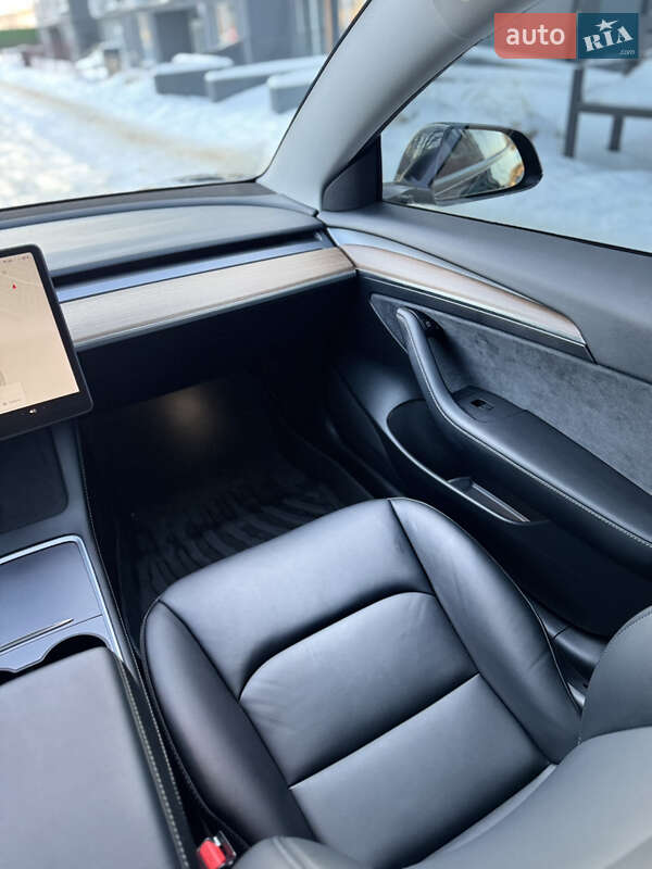 Седан Tesla Model 3 2022 в Чернігові