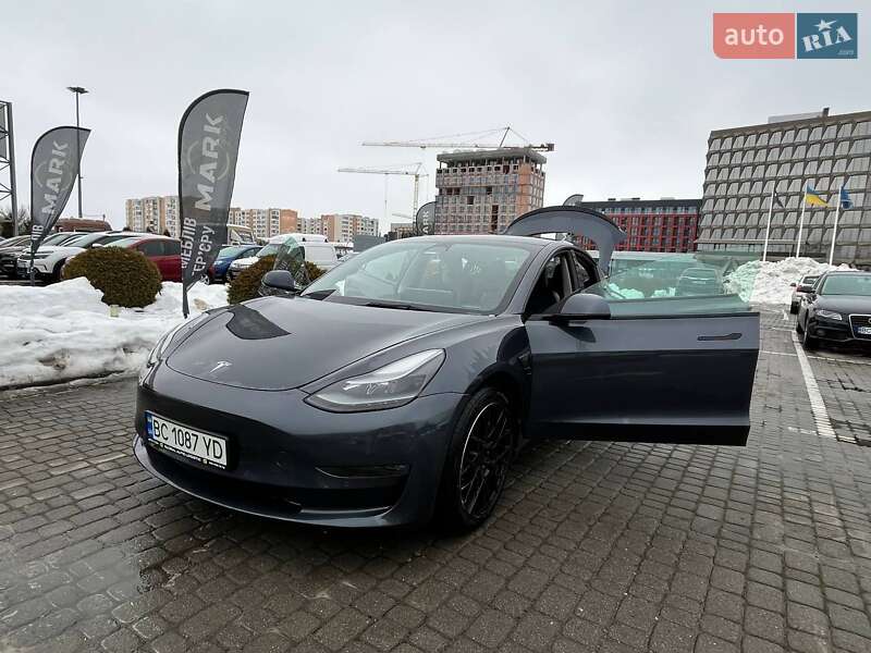 Седан Tesla Model 3 2022 в Львові