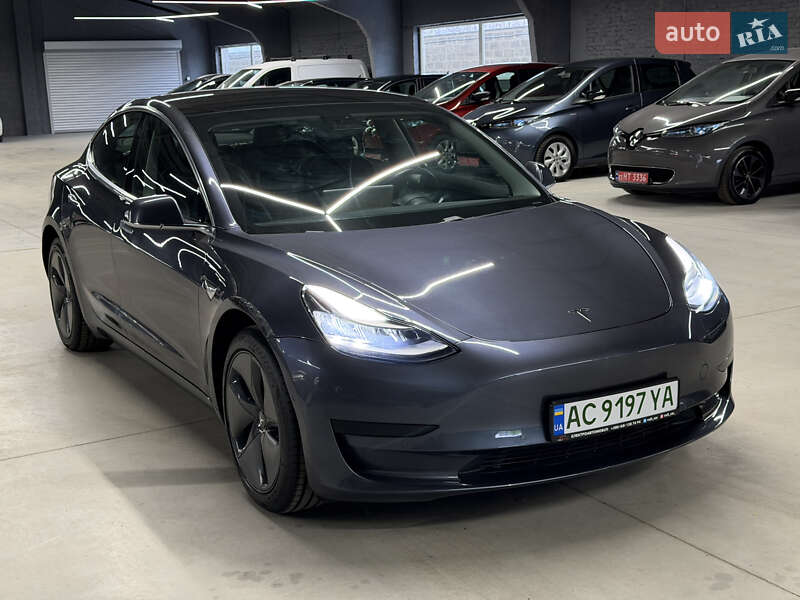 Седан Tesla Model 3 2019 в Володимирі