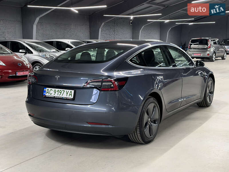 Седан Tesla Model 3 2019 в Володимирі