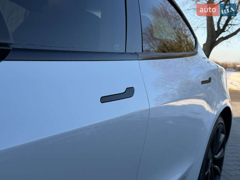 Седан Tesla Model 3 2019 в Ровно