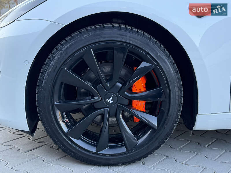 Седан Tesla Model 3 2019 в Ровно