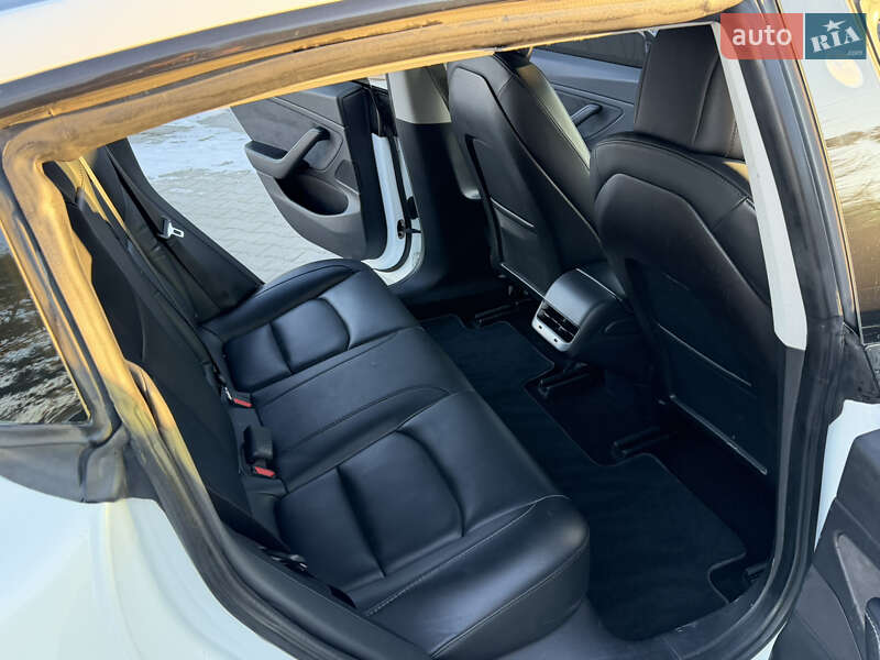 Седан Tesla Model 3 2019 в Ровно