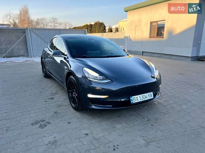 Седан Tesla Model 3 2019 в Луцьку