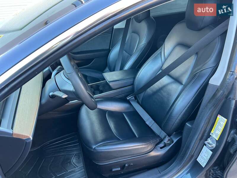 Седан Tesla Model 3 2019 в Луцьку