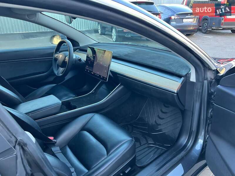 Седан Tesla Model 3 2019 в Луцьку