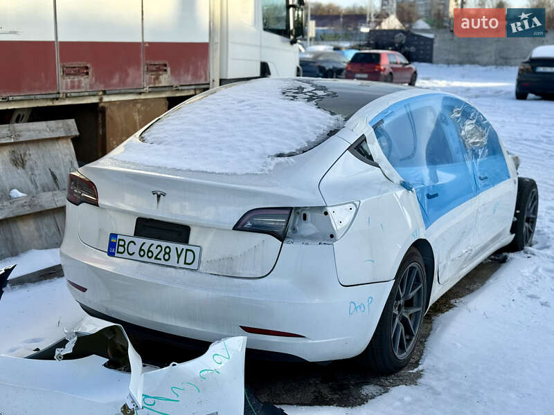Седан Tesla Model 3 2023 в Львові