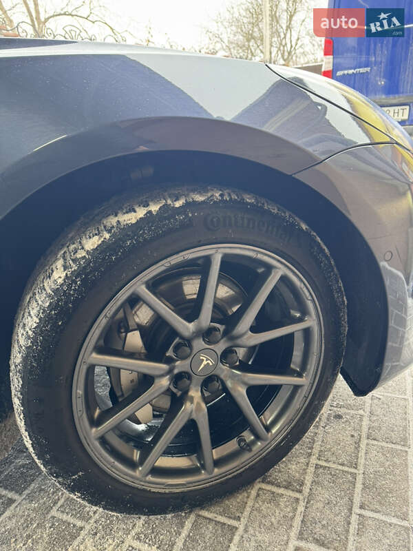 Седан Tesla Model 3 2019 в Староконстантинове