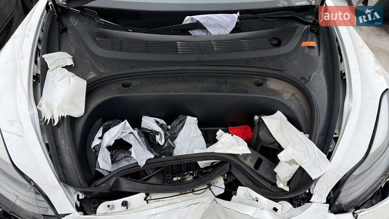 Седан Tesla Model 3 2021 в Львові