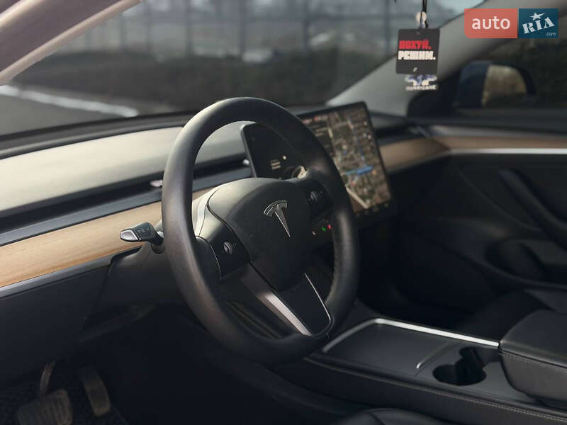 Седан Tesla Model 3 2021 в Дніпрі