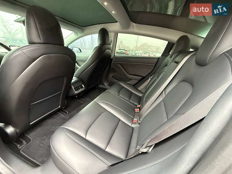 Седан Tesla Model 3 2018 в Коломиї