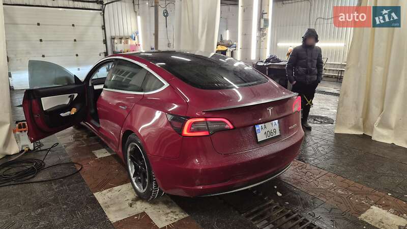 Седан Tesla Model 3 2018 в Києві