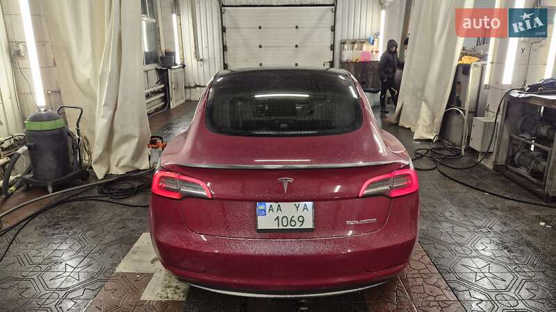 Седан Tesla Model 3 2018 в Києві