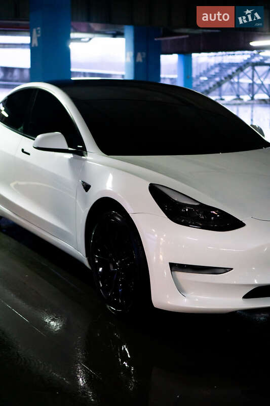 Седан Tesla Model 3 2022 в Львові