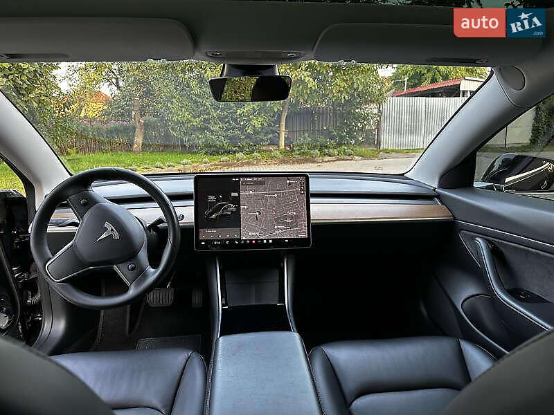 Седан Tesla Model 3 2020 в Львові
