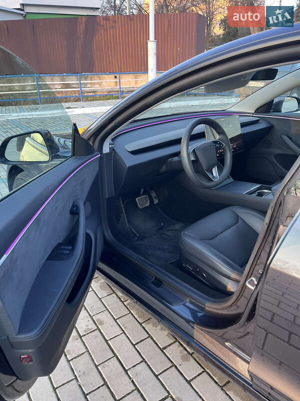 Седан Tesla Model 3 2024 в Виннице