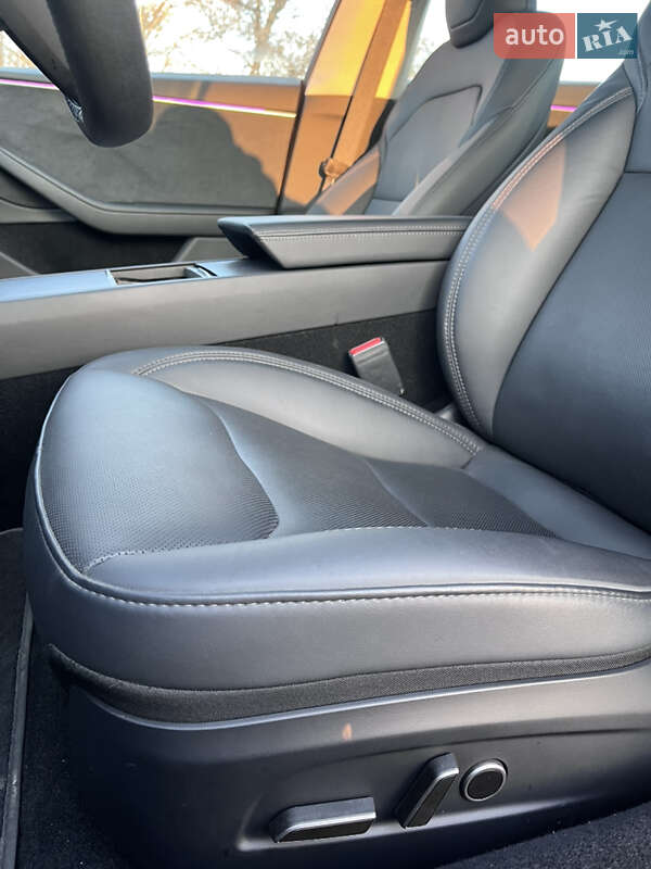 Седан Tesla Model 3 2024 в Виннице