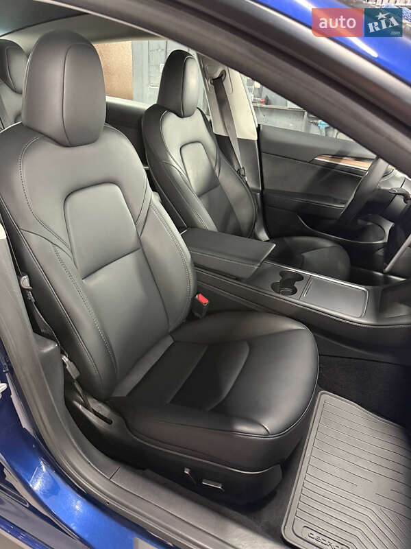 Седан Tesla Model 3 2023 в Киеве