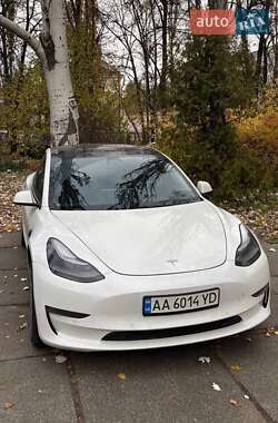 Седан Tesla Model 3 2021 в Киеве