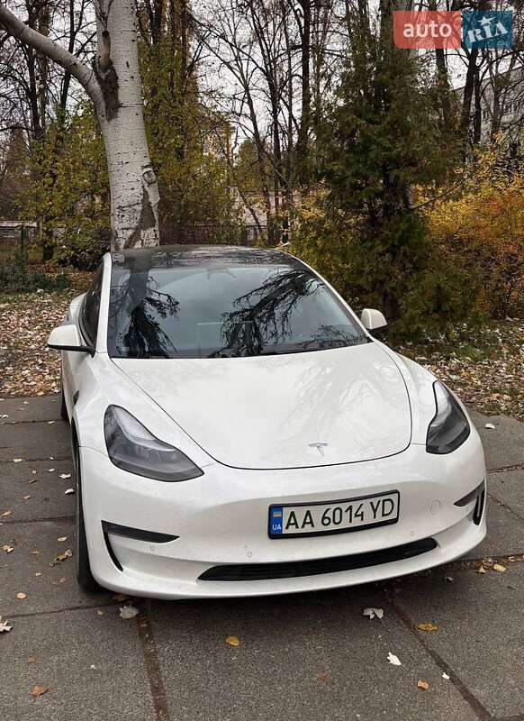 Седан Tesla Model 3 2021 в Киеве