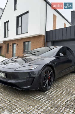 Седан Tesla Model 3 2024 в Львове