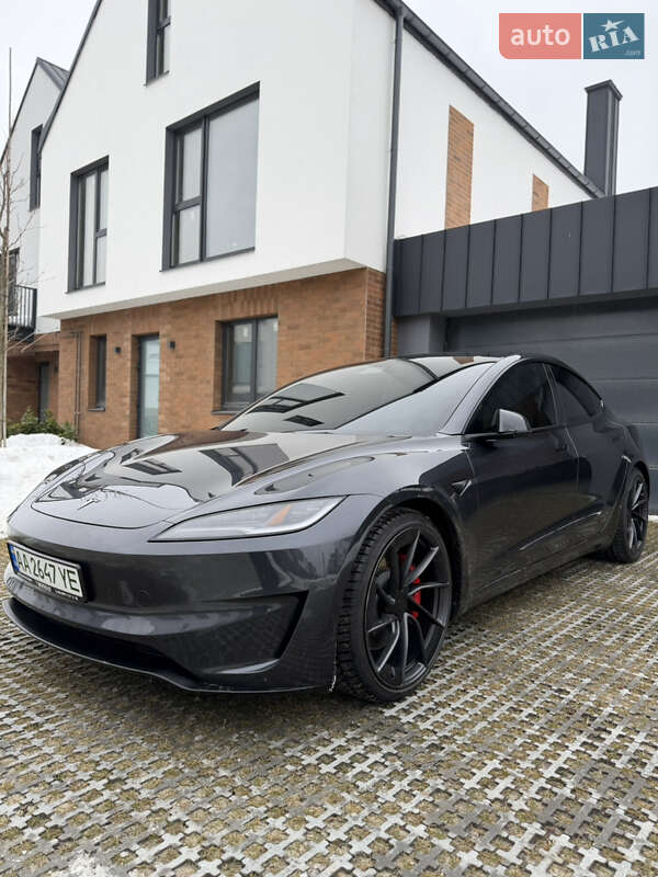 Седан Tesla Model 3 2024 в Львове