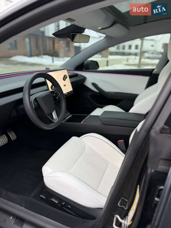 Седан Tesla Model 3 2024 в Львове
