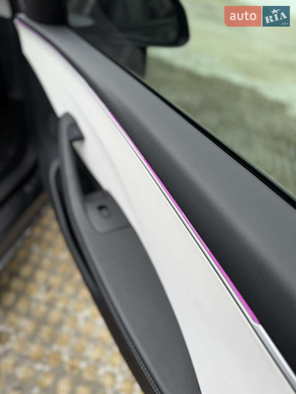 Седан Tesla Model 3 2024 в Львове