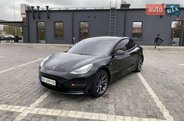 Седан Tesla Model 3 2020 в Кривом Роге