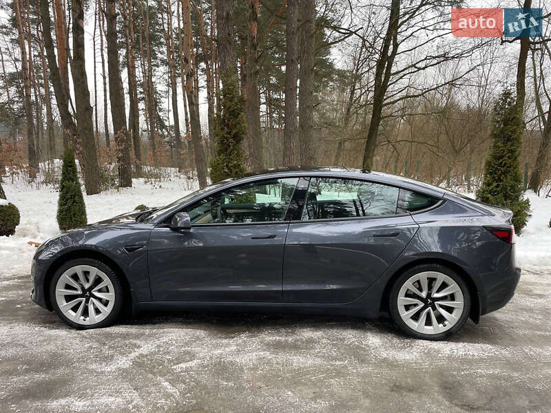 Седан Tesla Model 3 2023 в Львові