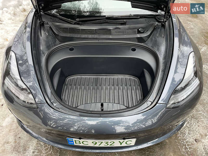 Седан Tesla Model 3 2023 в Львові