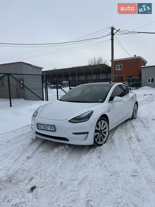 Седан Tesla Model 3 2020 в Калиновке