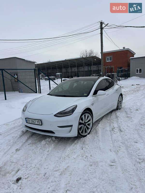 Седан Tesla Model 3 2020 в Калиновке