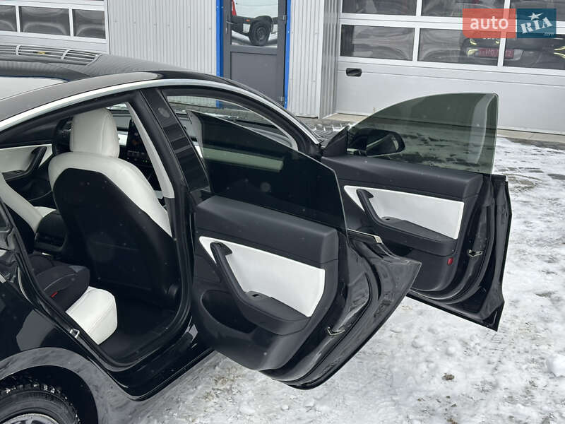 Седан Tesla Model 3 2020 в Рівному