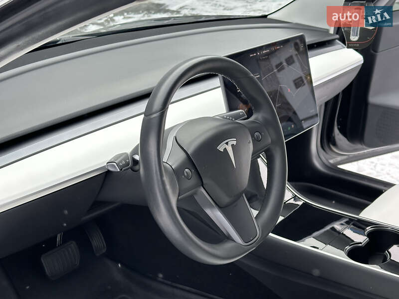 Седан Tesla Model 3 2020 в Рівному