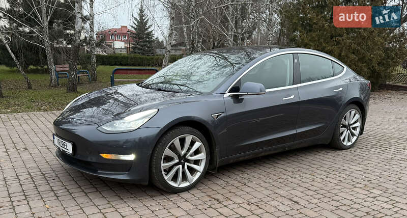 Седан Tesla Model 3 2019 в Киеве