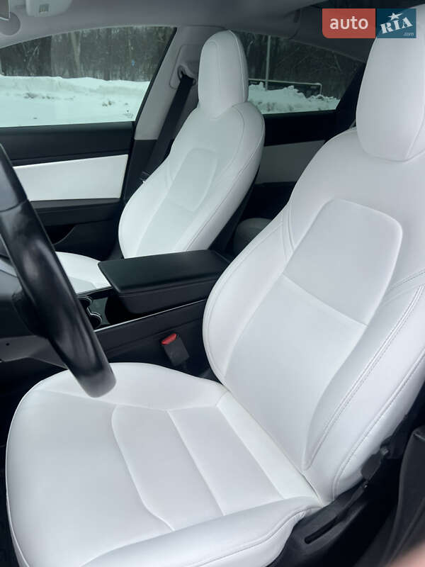 Седан Tesla Model 3 2019 в Рівному