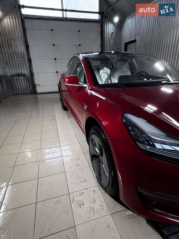 Седан Tesla Model 3 2019 в Львові