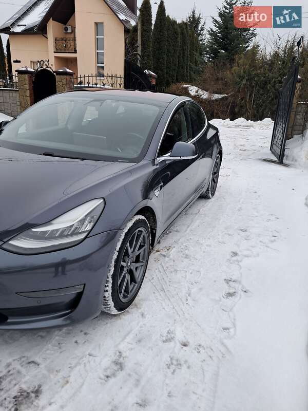 Седан Tesla Model 3 2018 в Луцке